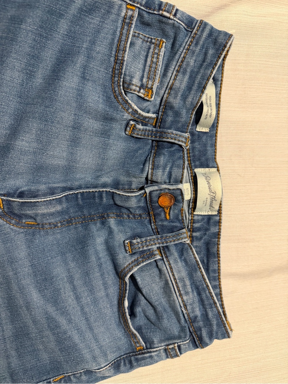Universal Thread High-Rise Jeans in Medium Blue Wash